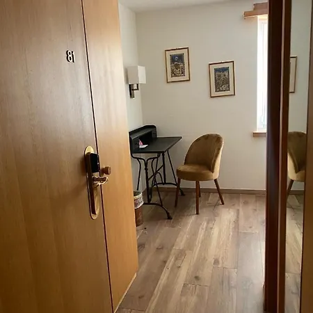 Otel Petit Steffani 3*